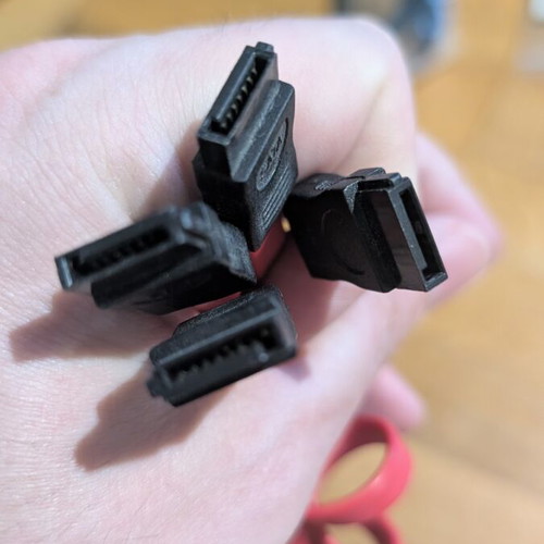 SATA cables used, pack of 2, red color