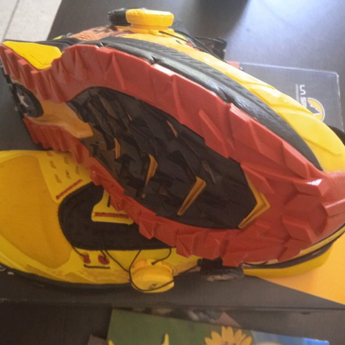 La Sportiva Jackal II BOA mountain running shoes size 44, like new, yellow