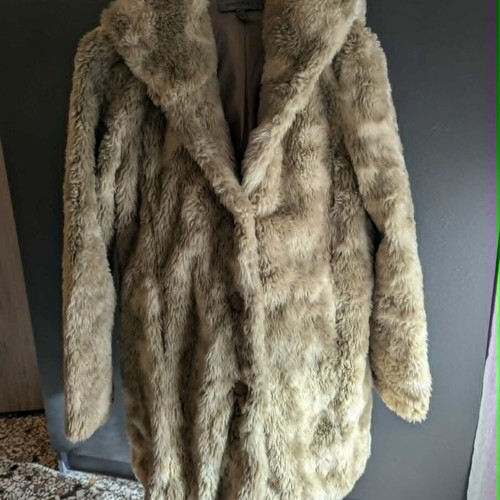 Attrattivo fur coat with hood like new, white and beige