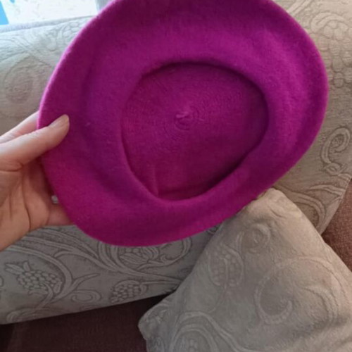 Women's pink beret like new