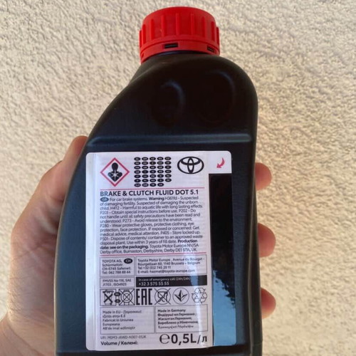 Toyota brake and clutch fluid new, DOT 5 and DOT 4
