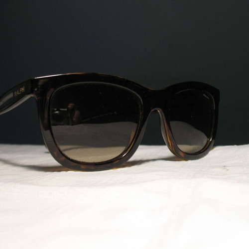 Ralph RA5205 sunglasses by Ralph Lauren like new, unisex, brown