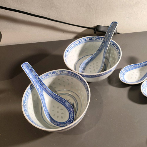 Set of 2 porcelain bowls and 6 Chinese spoons new