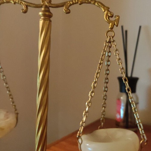 Decorative scale made of bronze and onyx used