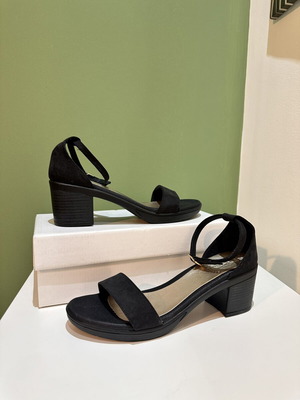 Black sandals with thick heel size 38 like new