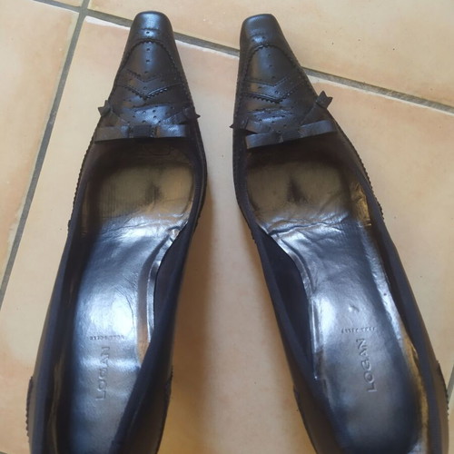 Logan black pumps size 39 used with minor defects