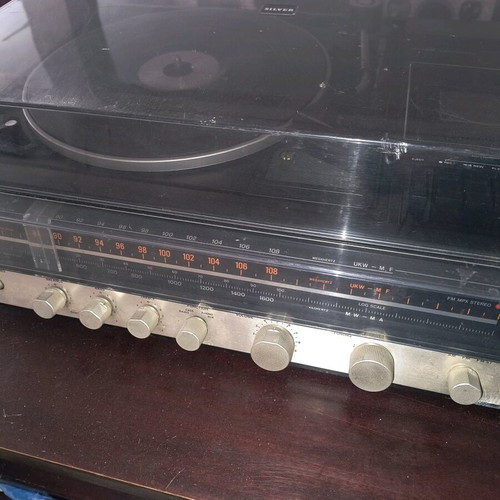 Sound system turntable with cassette radio like new without needle