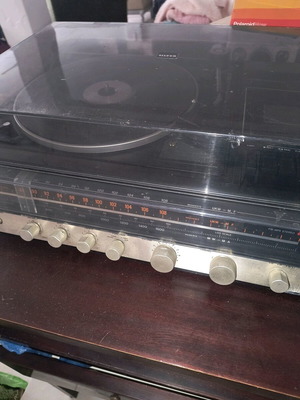 Sound system turntable with cassette radio like new without needle