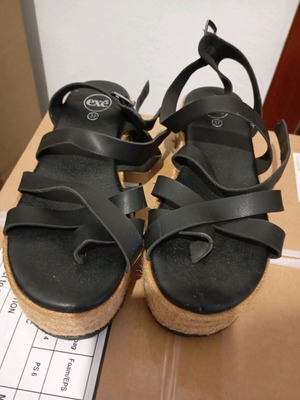 Tsakiris Mallas black sandals like new, comfortable for everyday