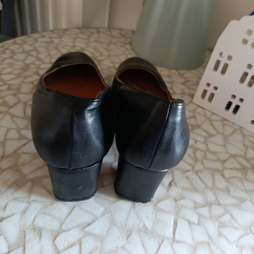 Leather pumps size 40, black
