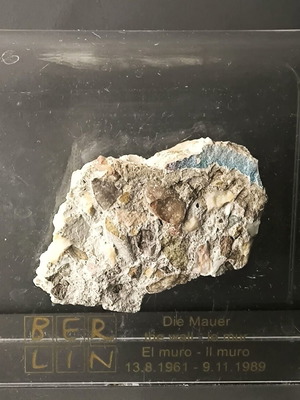 Authentic Berlin Wall piece like new, memorabilia in plexi-glass