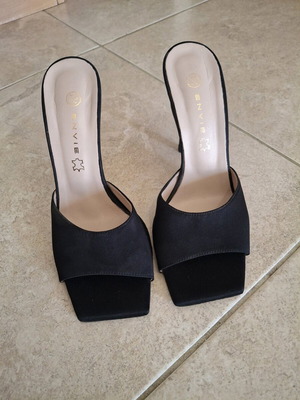Envie Shoes black mules size 38 like new