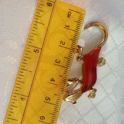 Lizard brooch faux metal like new