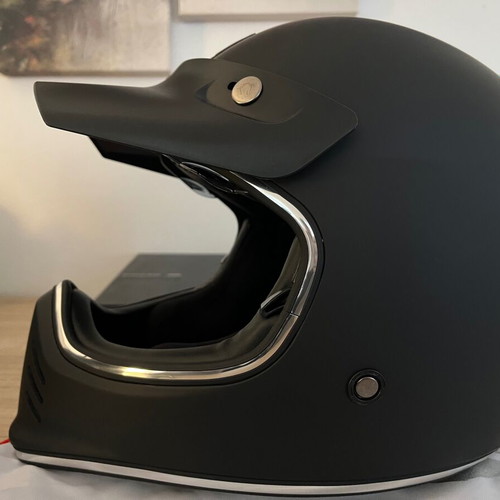 Noh Premium motorcycle helmet, size Medium, retro style
