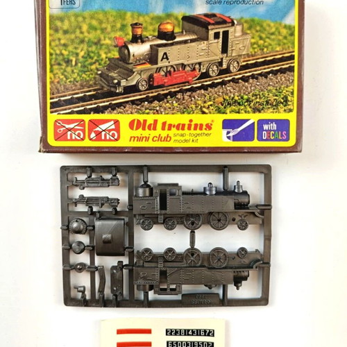 6 Snap Together Model Kit old train miniatures, new, pack