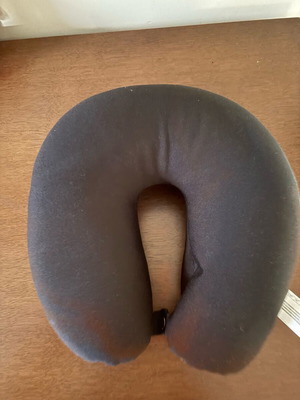 Travel pillow black like new