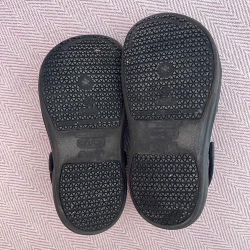 Crocs μαύρα για αγόρι, νούμερο 35, αντιολησθητικά, σε καλή κατάσταση