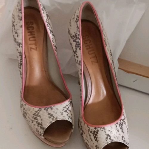 Schutz peep toe leather handmade pumps like new, size 38