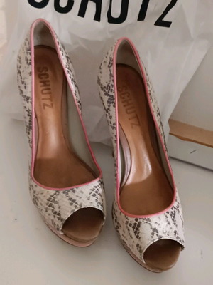 Γόβες Schutz peep toe χειροποίητες δερμάτινες σαν καινούργιες, νούμερο 38