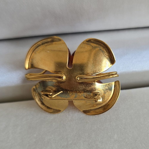 Russian brooch with Baltic amber, berry leaf design
