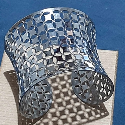Cuff bracelet stainless steel new, silver color
