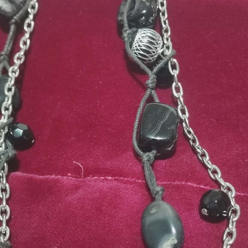 Jewelry set with semi-precious stones used