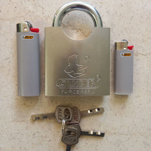 Canper heavy-duty horseshoe padlock with semi-closed shackle and four keys