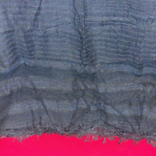 Scarf like new with golden details