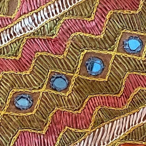 Ethnik throw like new with geometric pattern and terracotta base