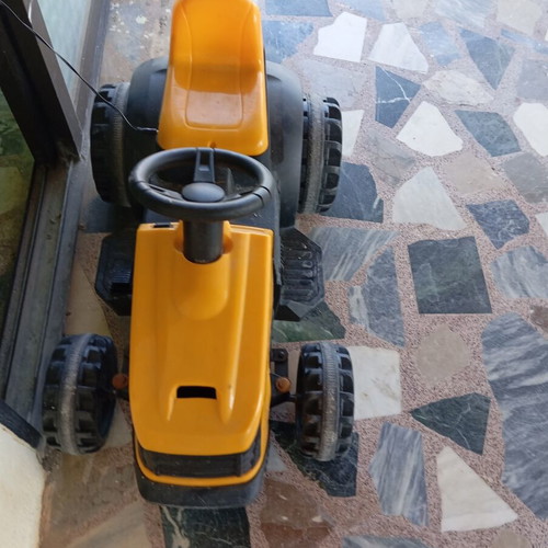 Electric children's tractor with trailer 6 Volt yellow