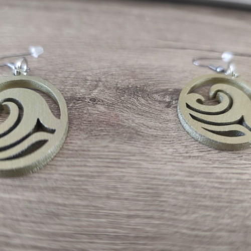 Wooden summer earrings with wave design gold tone