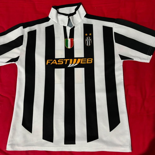 Football t-shirt like new, size M, black and white