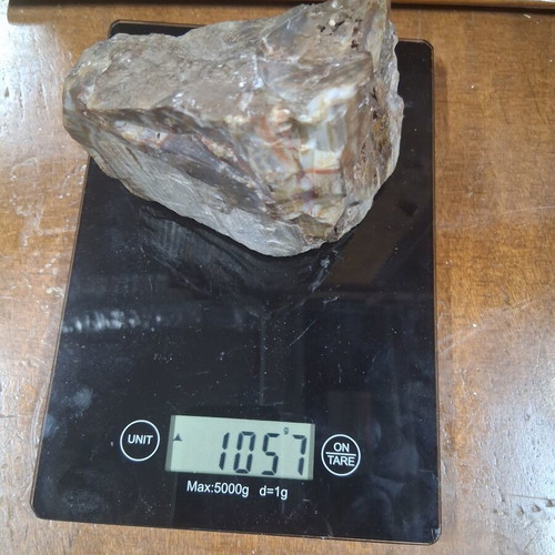 Petrified wood used, 1.05 kg with crystals