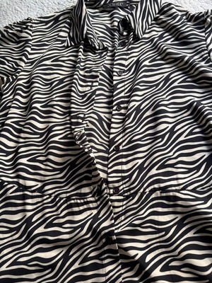 Desiree shirt dress like new, zebra black and white