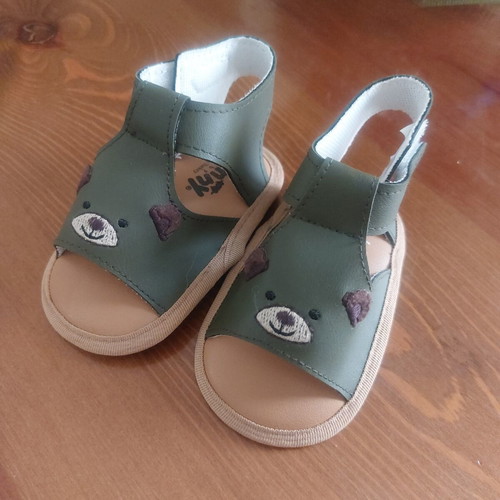 Baby sandals khaki with teddy bear design like new, 11 cm