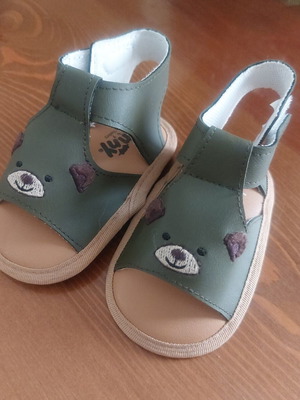 Baby sandals khaki with teddy bear design like new, 11 cm