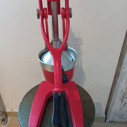 Pomegranate and citrus juicer used heavy-duty type