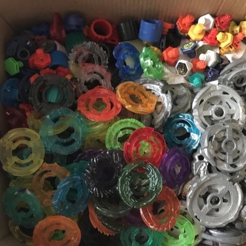 Beyblade Metal Fusion collection like new, 66+ pieces with accessories