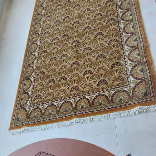 Classic Oriental Rug 255×155 cm like new with traditional pattern