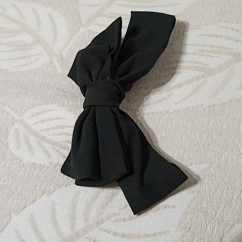 Women's bow hair clip like new, black