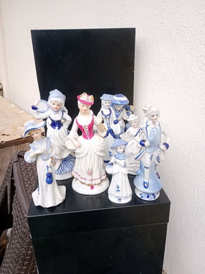 11 gilded decorative figurines, pack