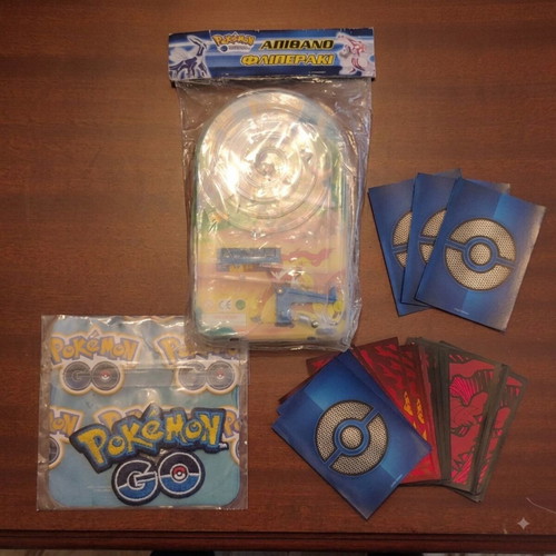Pokemon set: vintage flipper, sleeves, embroidered badge