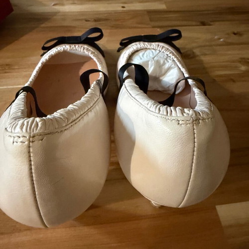 Γόβες Marc by Marc Jacobs Νο 40 σαν καινούργιο, εκρού με μαύρους φιόγκους