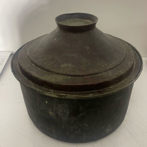 Copper handmade pot used, antique from another era