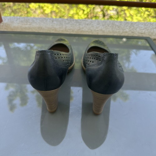 Tamaris Navy Leather Summer Perforated Pumps new, size 38