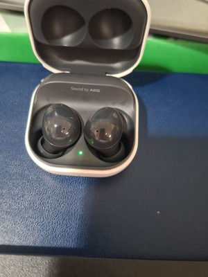 Samsung Galaxy Buds2 Bluetooth Handsfree like new with sweat resistance and charging case graphite