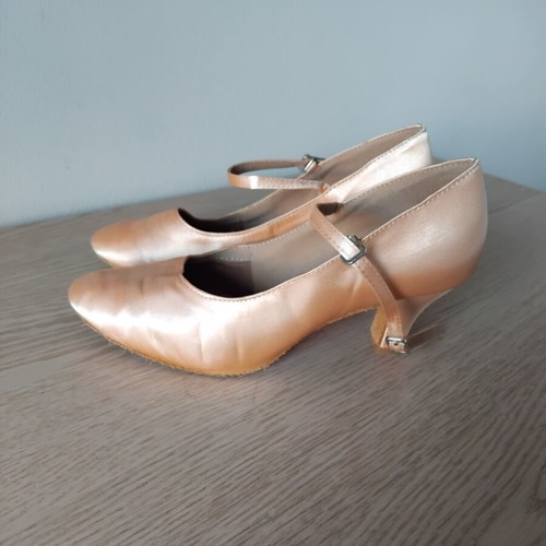 Dance shoes size 37, gold