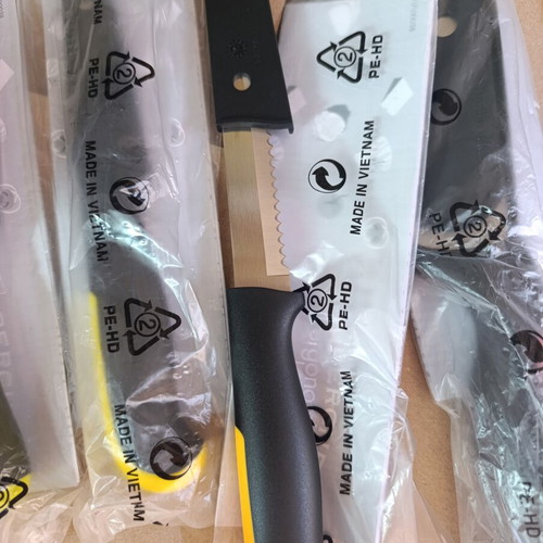 Tupperware knife set new, 5 pieces including chef and bread knives