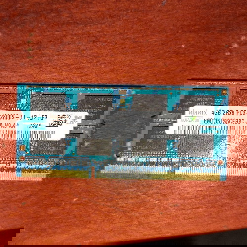Μνήμες ram ddr3 για λάπτοπ. τέσσερις 2g και μία 4gb. πωλούνται όλες μαζί