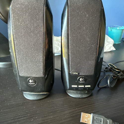 Logitech speakers like new, ideal for office